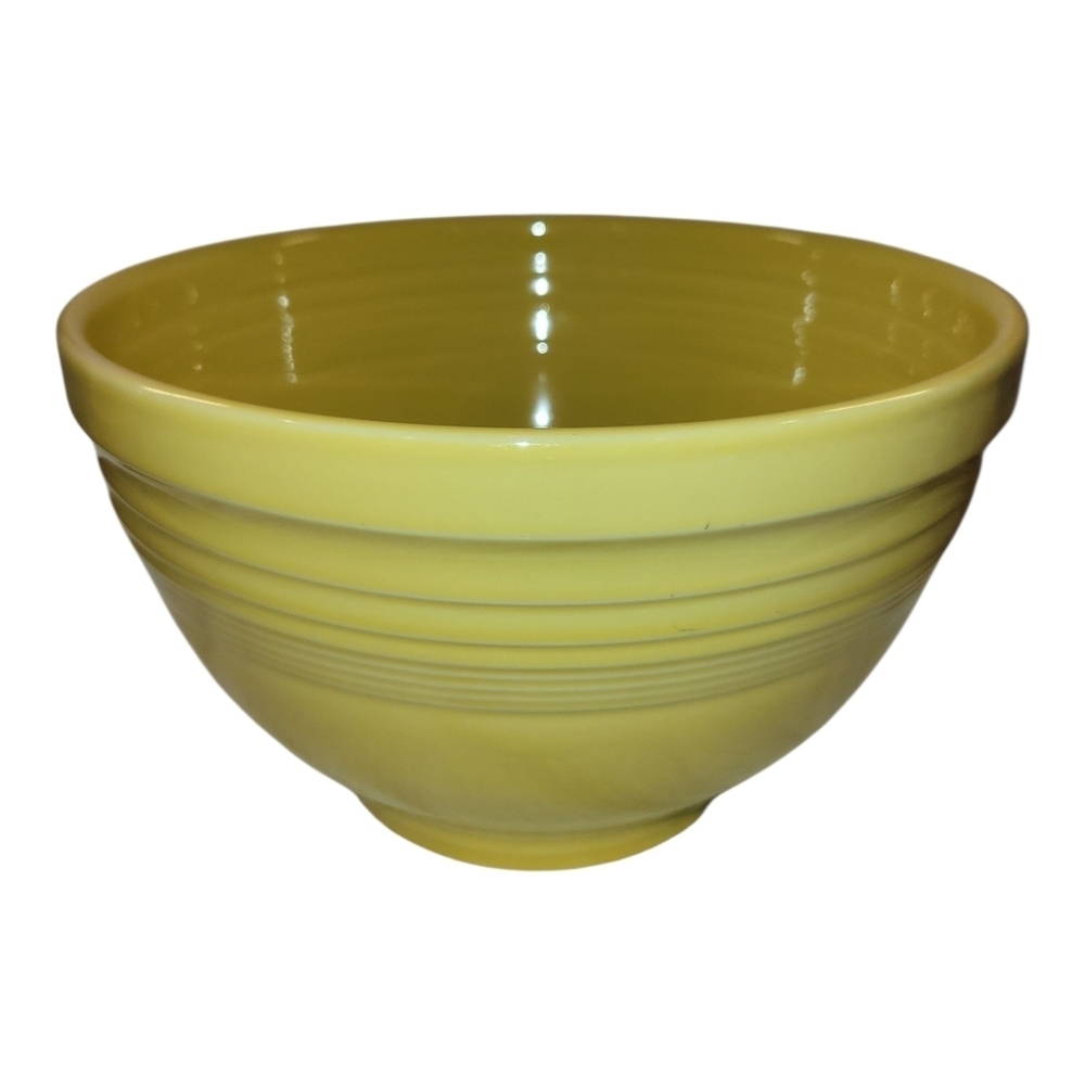 Fiestaware Medium Baking Bowl – Sunflower Yellow – 4 Qt – Good Condition